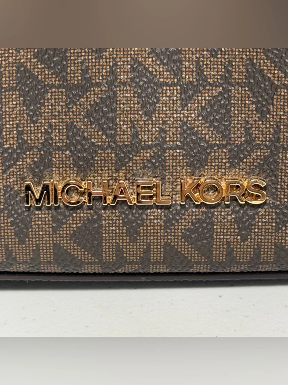 Michael Kors Suri Small Logo Bucket Bag - Picture 2 of 9